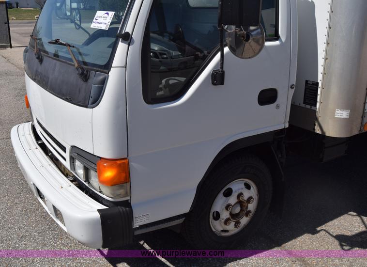 image for item K4444 1995 Isuzu NPR box truck