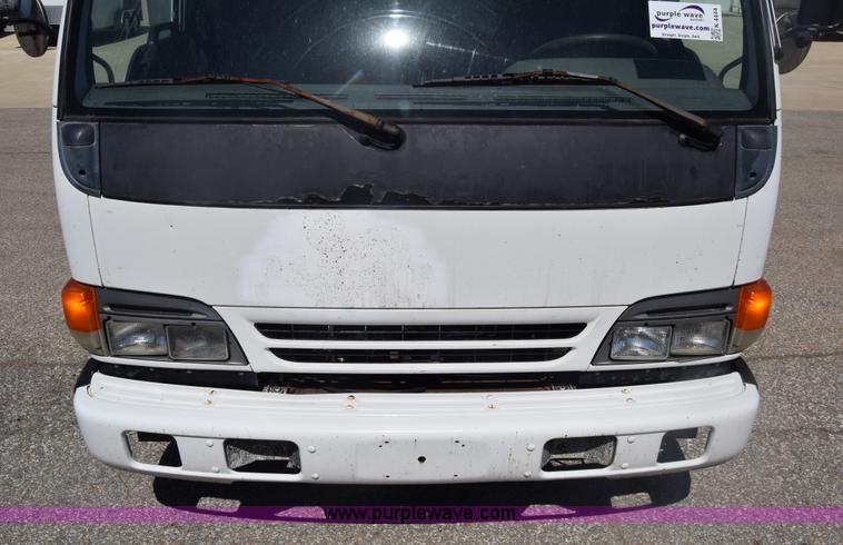 image for item K4444 1995 Isuzu NPR box truck