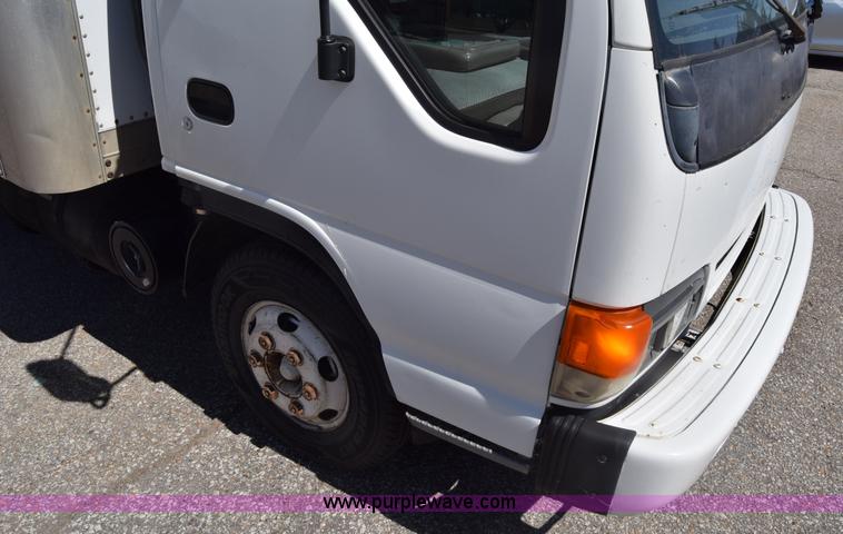 image for item K4444 1995 Isuzu NPR box truck