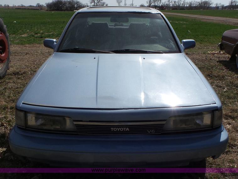 image for item K6881 1989 Toyota Camry LE