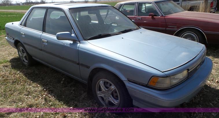 image for item K6881 1989 Toyota Camry LE