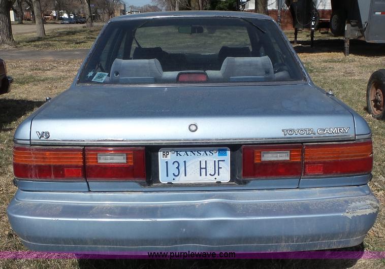 image for item K6881 1989 Toyota Camry LE