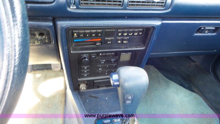 image for item K6881 1989 Toyota Camry LE