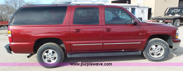 image for item K6882 2003 Chevrolet Suburban 1500 SUV