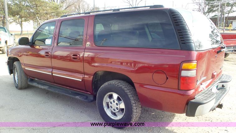 image for item K6882 2003 Chevrolet Suburban 1500 SUV
