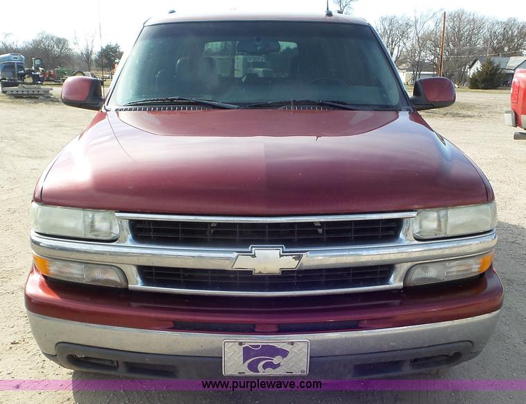 image for item K6882 2003 Chevrolet Suburban 1500 SUV