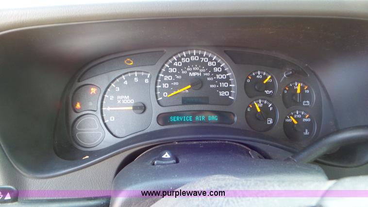 image for item K6882 2003 Chevrolet Suburban 1500 SUV