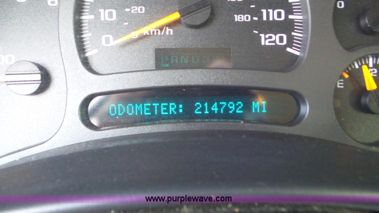 image for item K6882 2003 Chevrolet Suburban 1500 SUV