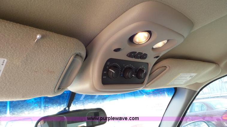 image for item K6882 2003 Chevrolet Suburban 1500 SUV