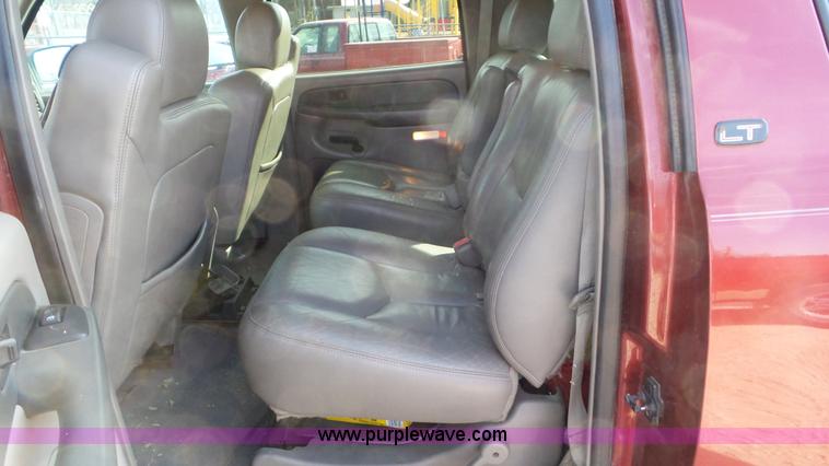 image for item K6882 2003 Chevrolet Suburban 1500 SUV