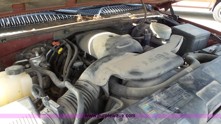 image for item K6882 2003 Chevrolet Suburban 1500 SUV