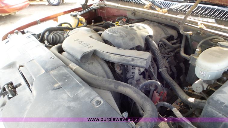 image for item K6882 2003 Chevrolet Suburban 1500 SUV