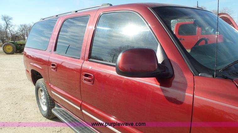 image for item K6882 2003 Chevrolet Suburban 1500 SUV