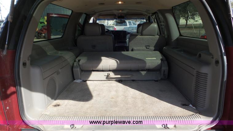 image for item K6882 2003 Chevrolet Suburban 1500 SUV
