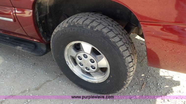 image for item K6882 2003 Chevrolet Suburban 1500 SUV