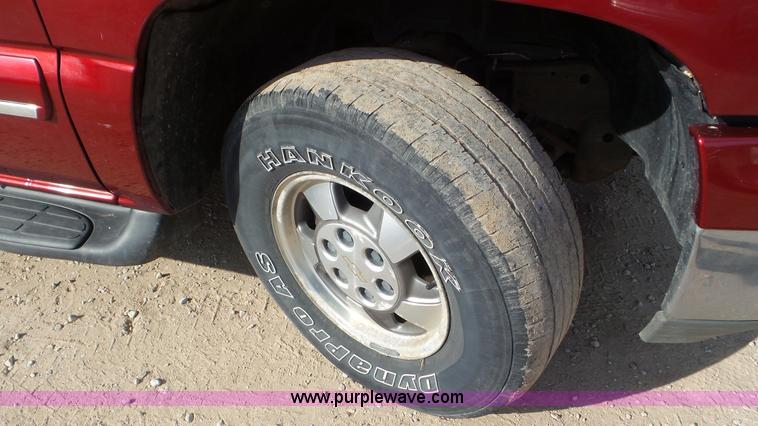 image for item K6882 2003 Chevrolet Suburban 1500 SUV