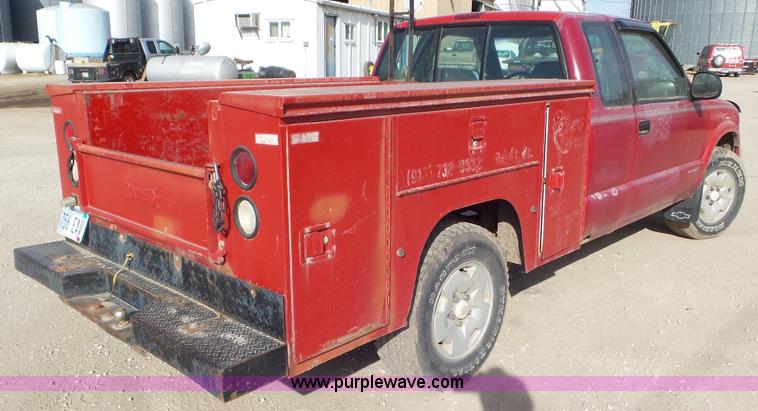 image for item K6884 1994 Chevrolet S10 Ext. Cab utility truck
