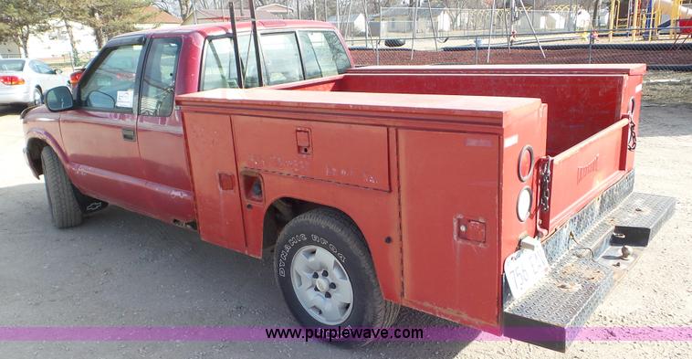 image for item K6884 1994 Chevrolet S10 Ext. Cab utility truck