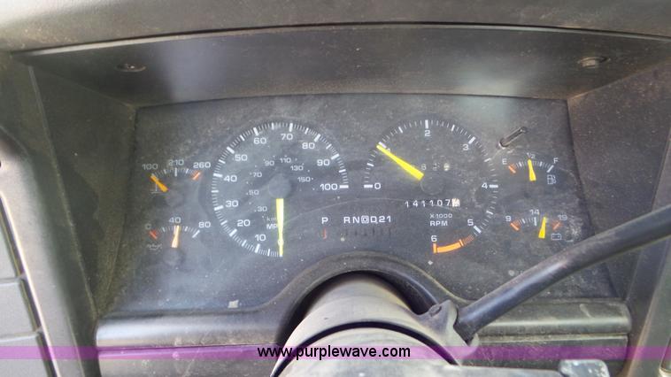 image for item K6884 1994 Chevrolet S10 Ext. Cab utility truck