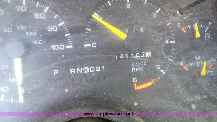 image for item K6884 1994 Chevrolet S10 Ext. Cab utility truck