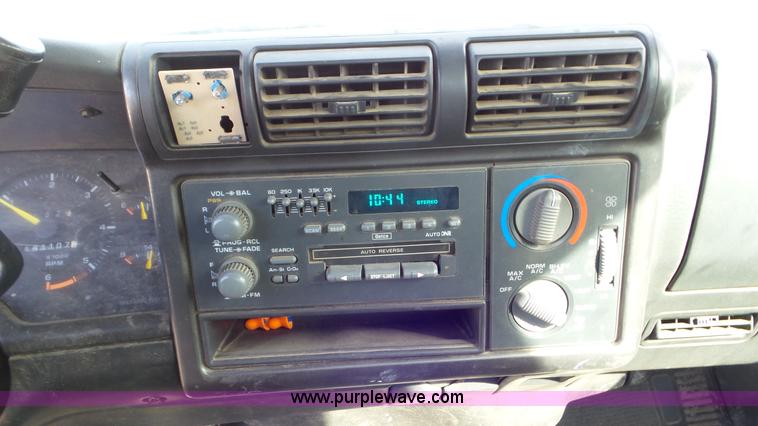 image for item K6884 1994 Chevrolet S10 Ext. Cab utility truck