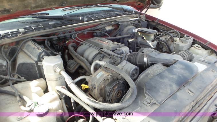 image for item K6884 1994 Chevrolet S10 Ext. Cab utility truck