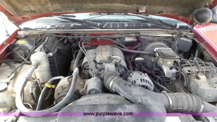 image for item K6884 1994 Chevrolet S10 Ext. Cab utility truck