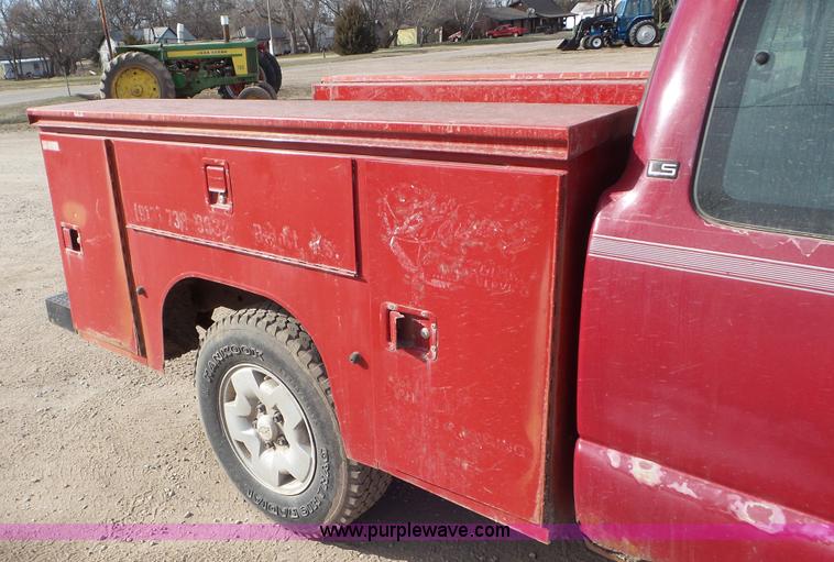 image for item K6884 1994 Chevrolet S10 Ext. Cab utility truck