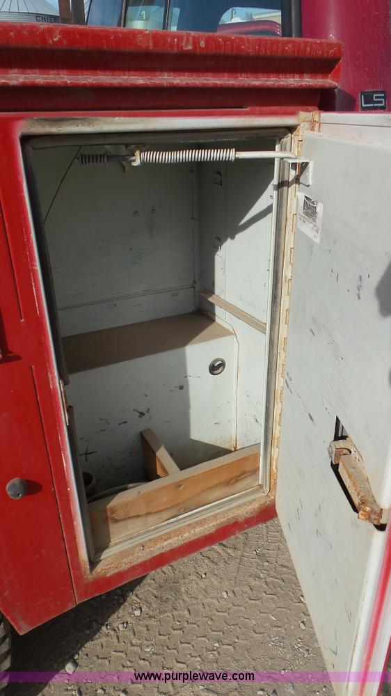 image for item K6884 1994 Chevrolet S10 Ext. Cab utility truck