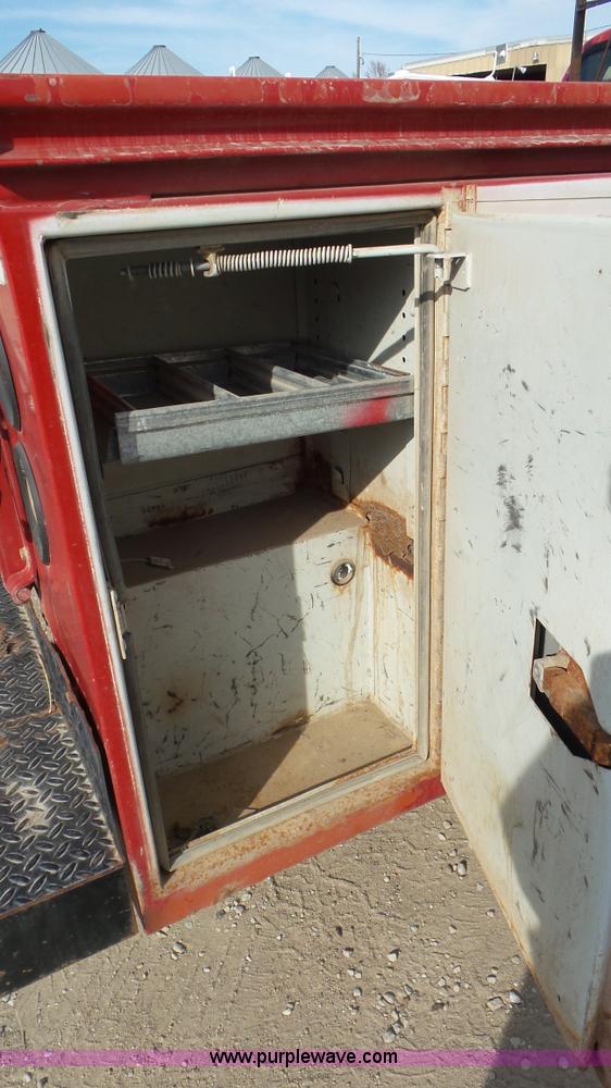 image for item K6884 1994 Chevrolet S10 Ext. Cab utility truck