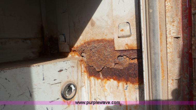 image for item K6884 1994 Chevrolet S10 Ext. Cab utility truck