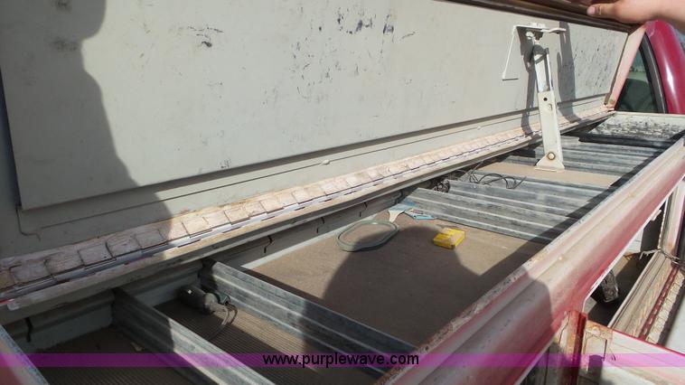 image for item K6884 1994 Chevrolet S10 Ext. Cab utility truck