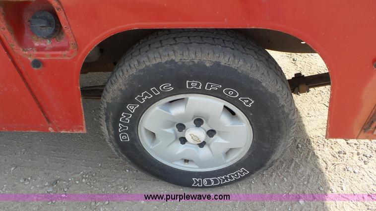 image for item K6884 1994 Chevrolet S10 Ext. Cab utility truck