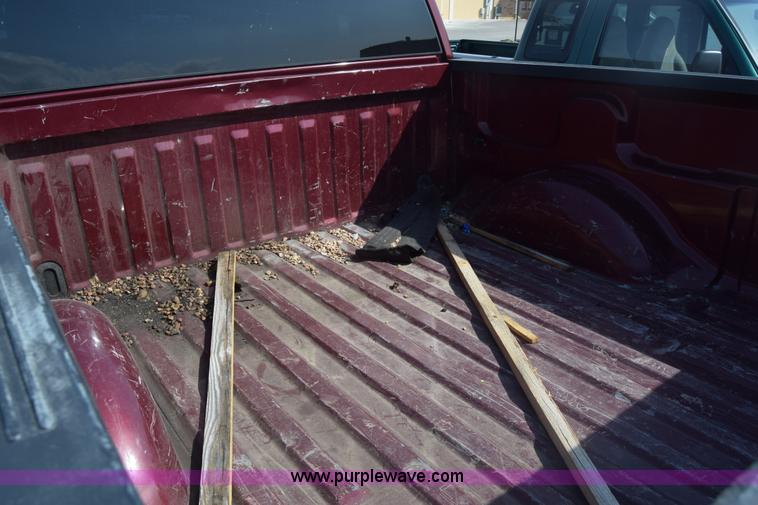 image for item K8524 2004 Ford F150 SuperCrew pickup truck