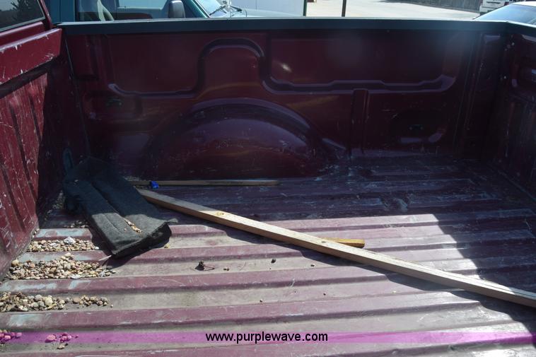 image for item K8524 2004 Ford F150 SuperCrew pickup truck