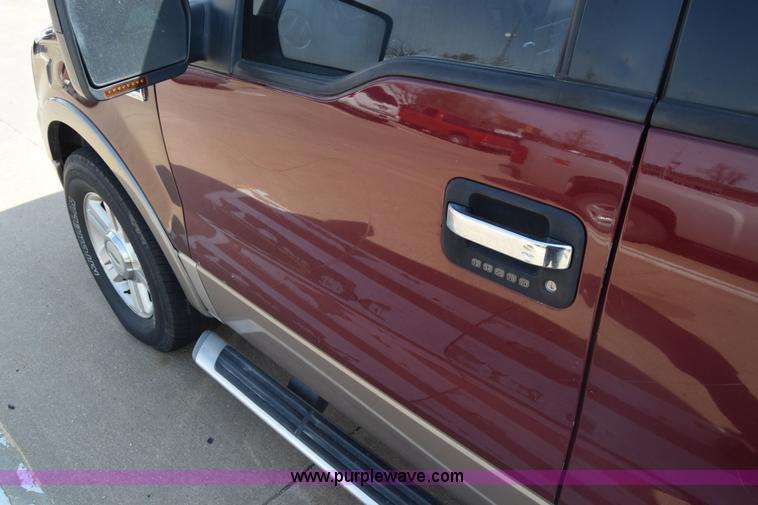 image for item K8524 2004 Ford F150 SuperCrew pickup truck