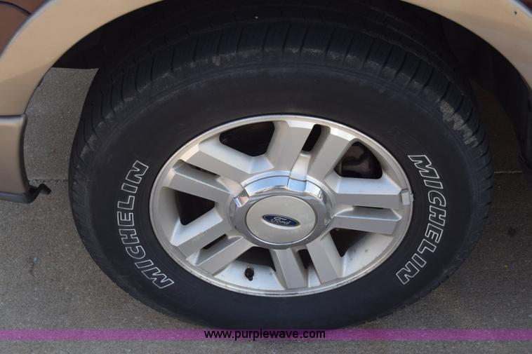 image for item K8524 2004 Ford F150 SuperCrew pickup truck