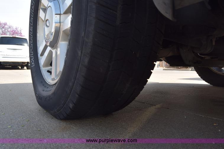 image for item K8524 2004 Ford F150 SuperCrew pickup truck