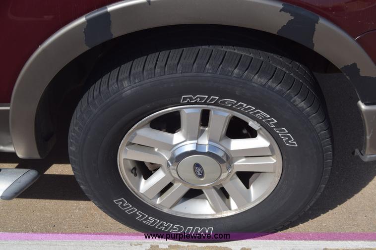 image for item K8524 2004 Ford F150 SuperCrew pickup truck