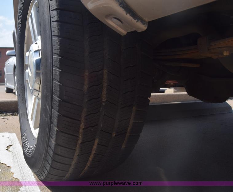 image for item K8524 2004 Ford F150 SuperCrew pickup truck