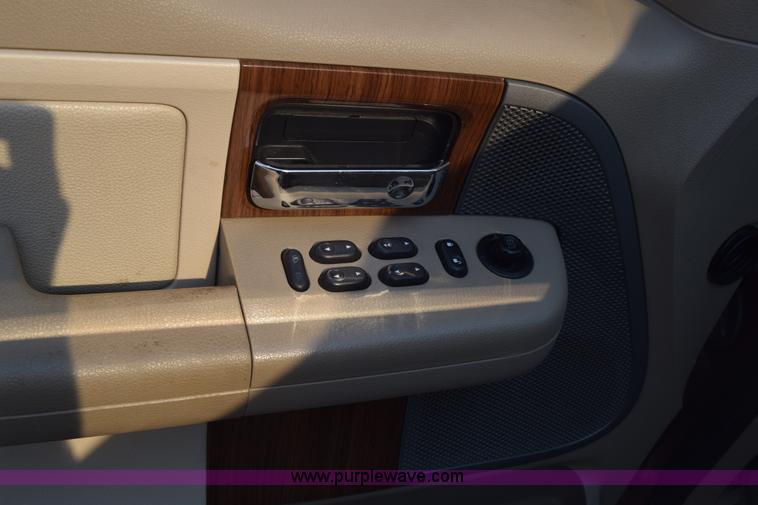 image for item K8524 2004 Ford F150 SuperCrew pickup truck