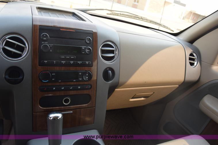 image for item K8524 2004 Ford F150 SuperCrew pickup truck