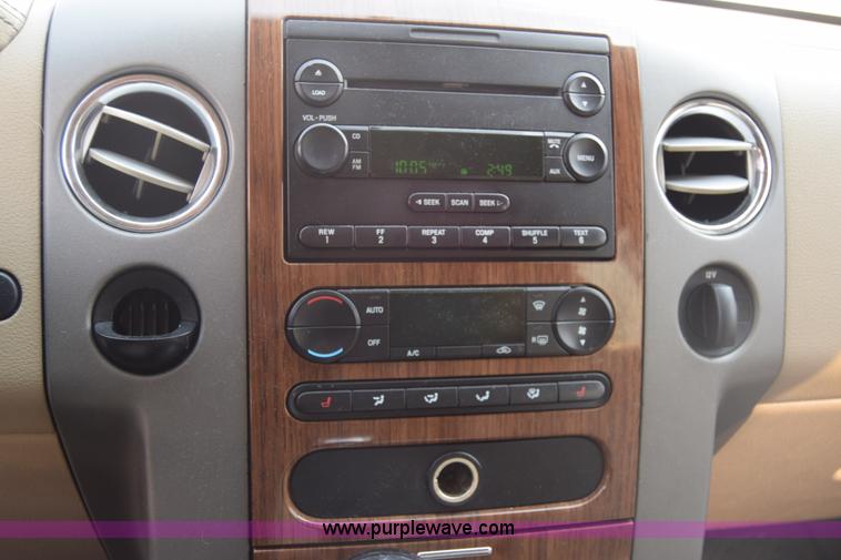 image for item K8524 2004 Ford F150 SuperCrew pickup truck