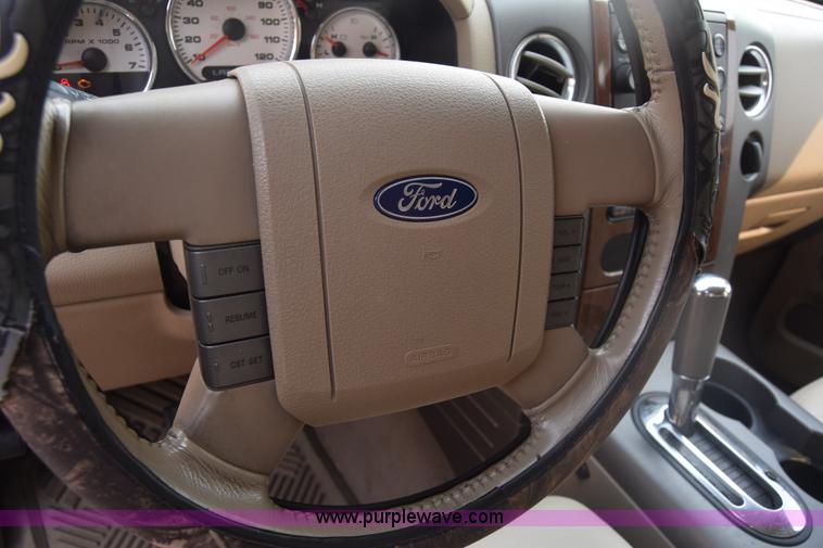 image for item K8524 2004 Ford F150 SuperCrew pickup truck