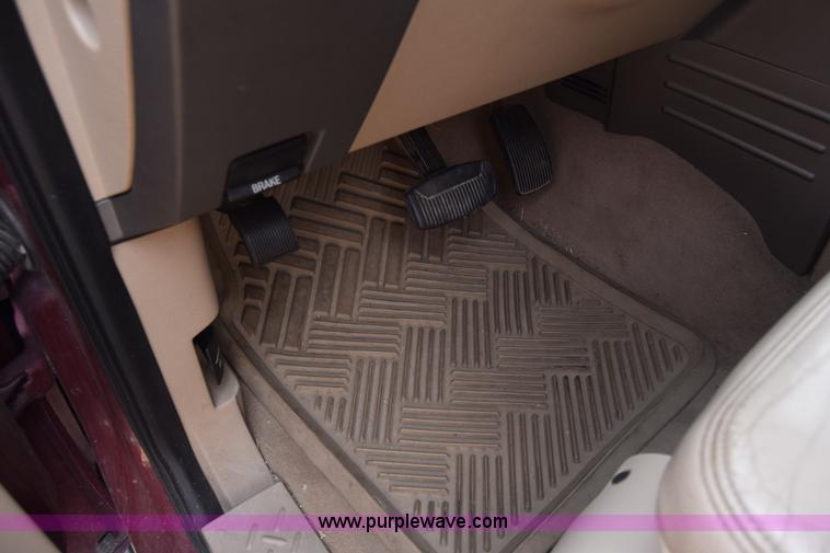 image for item K8524 2004 Ford F150 SuperCrew pickup truck