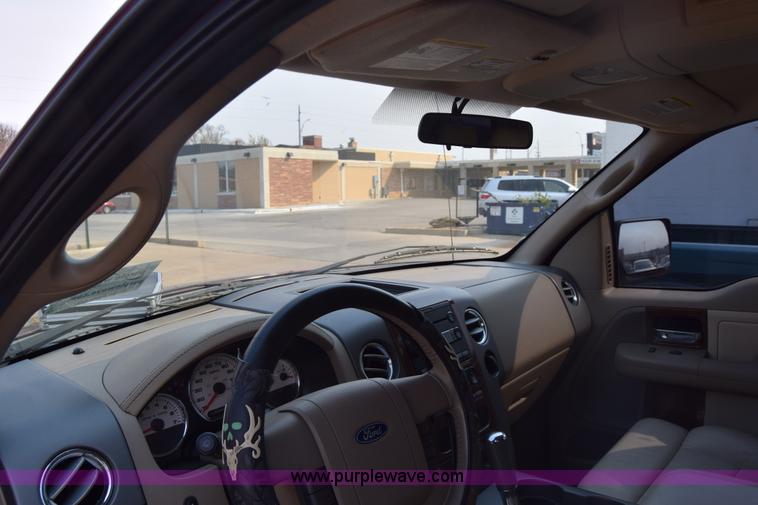 image for item K8524 2004 Ford F150 SuperCrew pickup truck