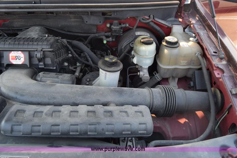 image for item K8524 2004 Ford F150 SuperCrew pickup truck