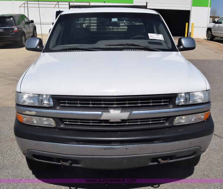 image for item K8579 2000 Chevrolet Silverado 1500 Ext. Cab pickup truck