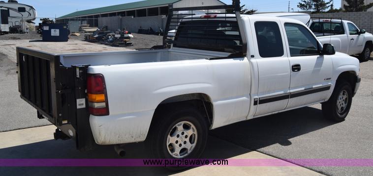 image for item K8579 2000 Chevrolet Silverado 1500 Ext. Cab pickup truck