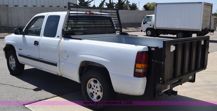 image for item K8579 2000 Chevrolet Silverado 1500 Ext. Cab pickup truck